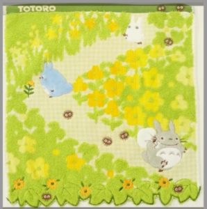 ■ 商品詳細
[サイズ] 約34×36cm
[仕様] オーガニックコットン・無撚糸・
スチームシャーリング・（下辺）スカラップヘム・
ファーアップリケ刺繍・
抗菌防臭加工
